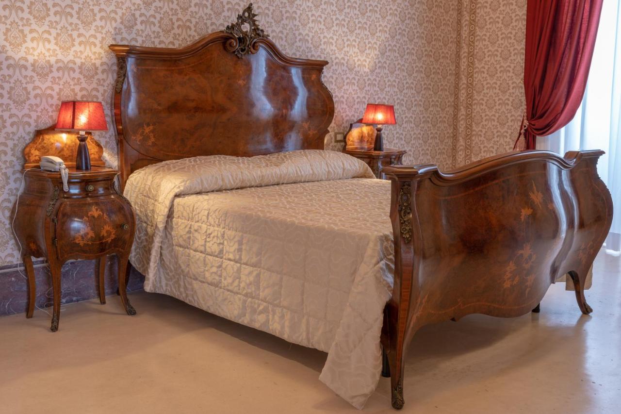 Il Cavaliere Al Borgo Antico Hotell Copertino Exteriör bild